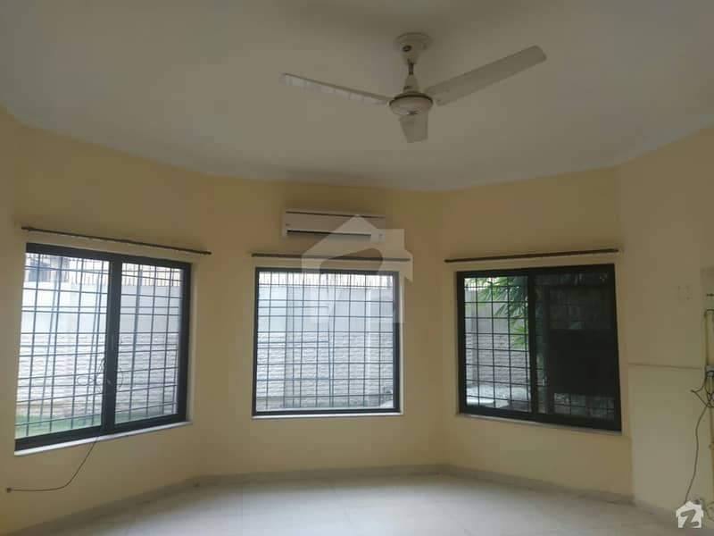 1000 Square Yards House In F-7 For Sale At Good Location