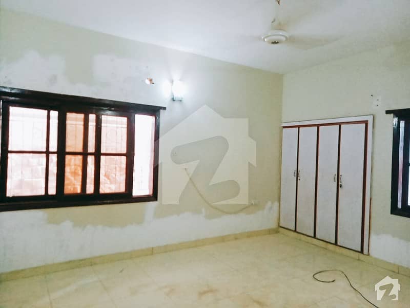 300 Sq Yards Renovated Bungalow For Rent