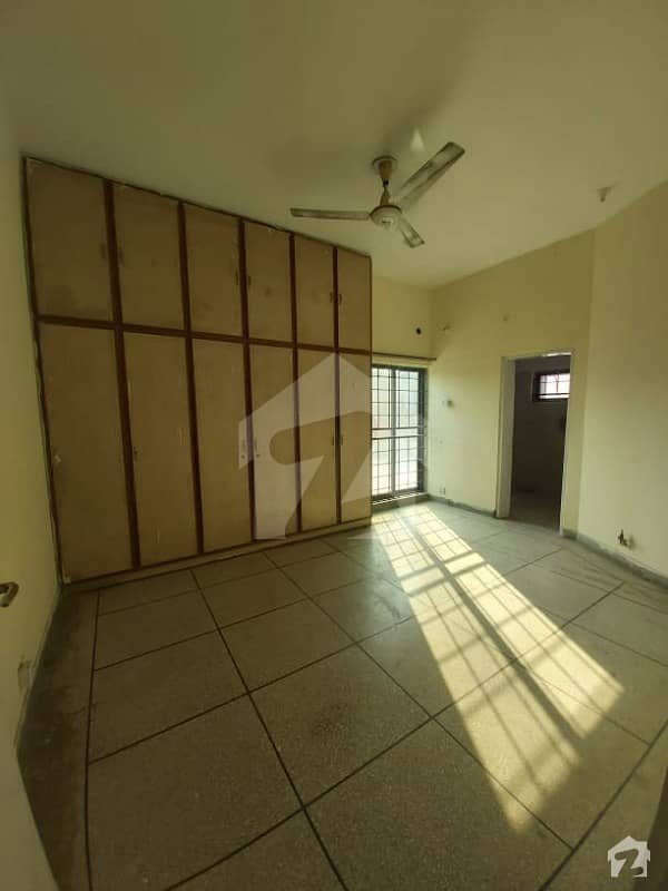1 Kanal Upper Portion With 3 Bed For Rent