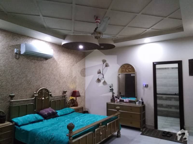 مدینہ ٹاؤن فیصل آباد میں 4 کمروں کا 10 مرلہ مکان 2.5 کروڑ میں برائے فروخت۔