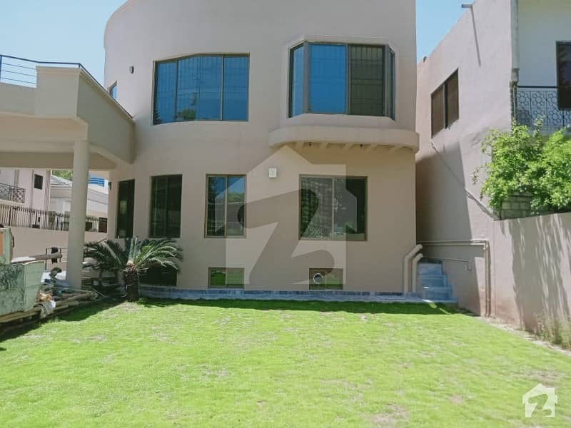 Triple Storey 7 Beds Luxury House For Rent In F7