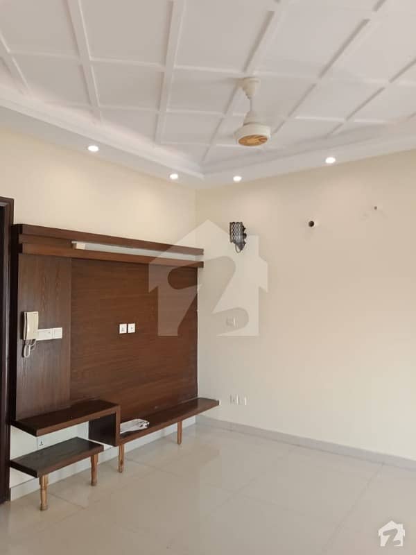 ڈی ایچ اے فیز 4 ڈیفنس (ڈی ایچ اے) لاہور میں 3 کمروں کا 5 مرلہ مکان 55 ہزار میں کرایہ پر دستیاب ہے۔