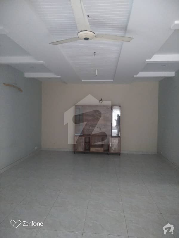 نشیمنِ اقبال فیز 2 نشیمنِ اقبال لاہور میں 5 کمروں کا 10 مرلہ مکان 1.74 کروڑ میں برائے فروخت۔