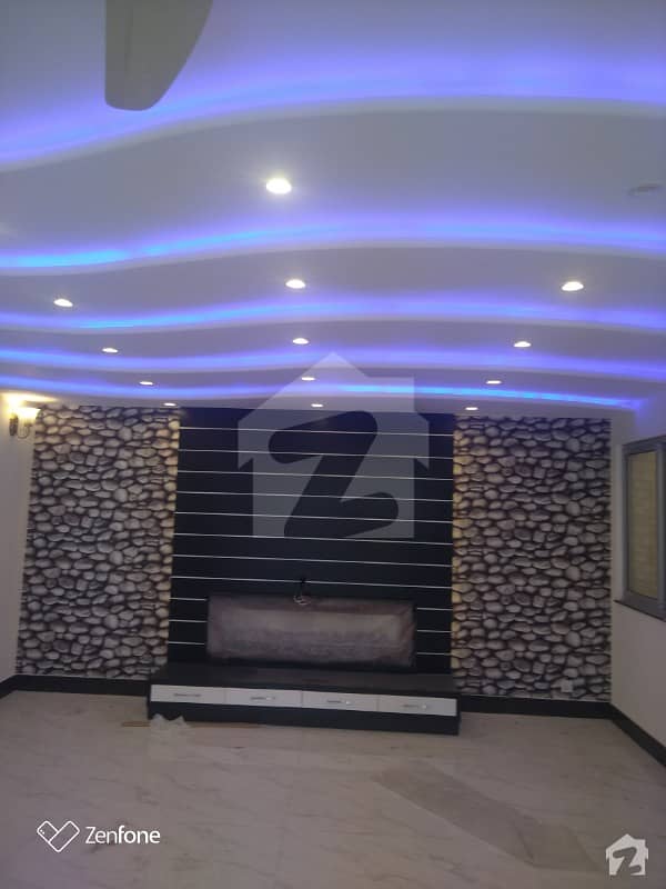 او پی ایف ہاؤسنگ سکیم - بلاک ڈی او پی ایف ہاؤسنگ سکیم لاہور میں 6 کمروں کا 1 کنال مکان 4.35 کروڑ میں برائے فروخت۔