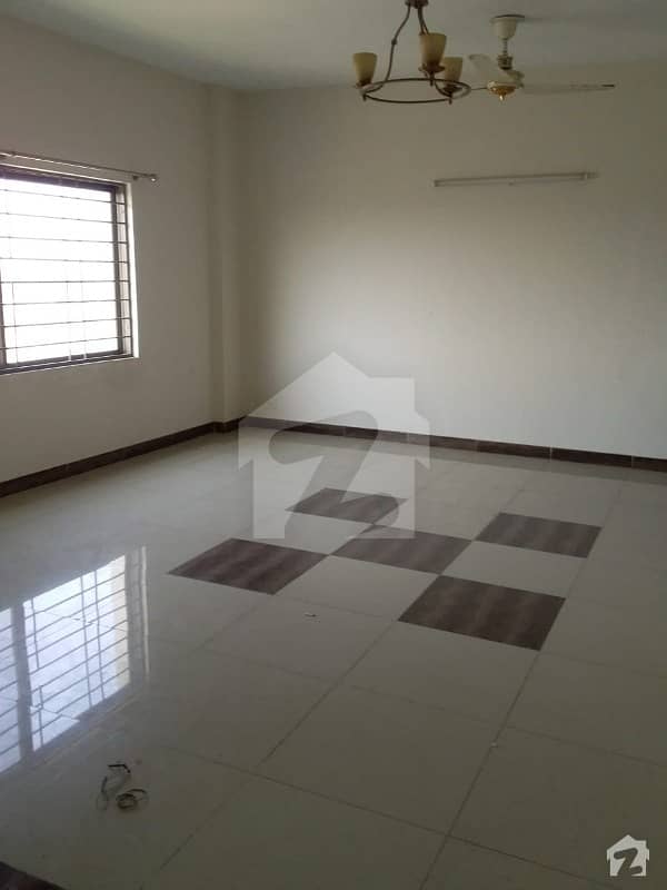 10 Marla 3 Bedrooms Brand New Flat Available For Sale In Askari 11 Lahore