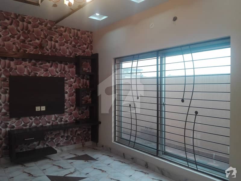 Spacious 10 Marla Lower Portion Available For Rent In Model Town