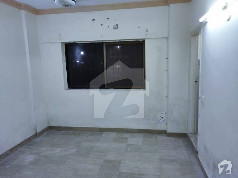 کلفٹن ۔ بلاک 2 کلفٹن کراچی میں 2 کمروں کا 5 مرلہ فلیٹ 1.1 کروڑ میں برائے فروخت۔