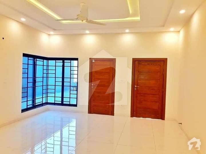 ایف ۔ 11 اسلام آباد میں 10 کمروں کا 2 کنال مکان 15 کروڑ میں برائے فروخت۔