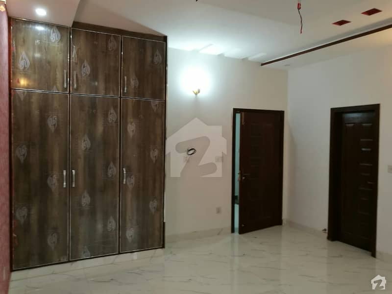 پی جی ای سی ایچ ایس فیز 2 پنجاب گورنمنٹ ایمپلائیز سوسائٹی لاہور میں 5 کمروں کا 10 مرلہ مکان 2.15 کروڑ میں برائے فروخت۔