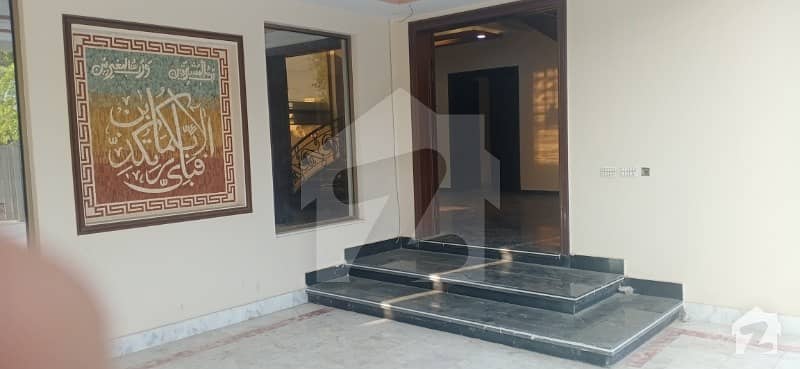 این ایف سی 1 - بلاک ڈی (ایس ای) این ایف سی 1 لاہور میں 11 کمروں کا 2 کنال مکان 2.5 لاکھ میں کرایہ پر دستیاب ہے۔