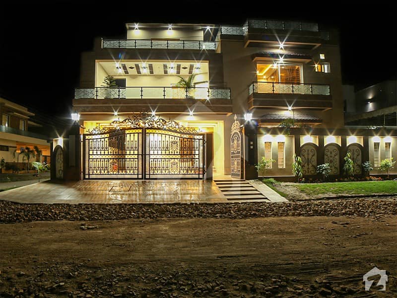 او پی ایف ہاؤسنگ سکیم لاہور میں 5 کمروں کا 1 کنال مکان 4.25 کروڑ میں برائے فروخت۔