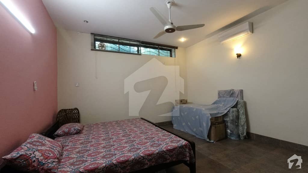 ازمیر ٹاؤن ۔ بلاک جی ازمیر ٹاؤن لاہور میں 6 کمروں کا 2 کنال مکان 7.5 کروڑ میں برائے فروخت۔