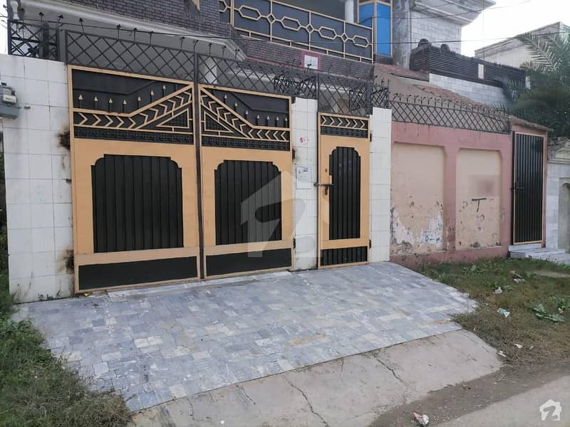 2250  Square Feet House Ideally Situated In Sheikh Maltoon Town
