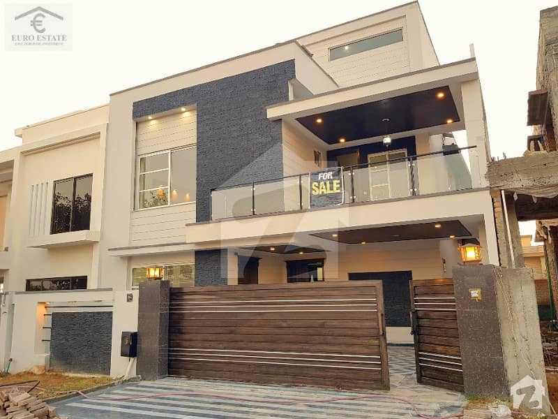 بحریہ ٹاؤن فیز 8 بحریہ ٹاؤن راولپنڈی راولپنڈی میں 5 کمروں کا 11 مرلہ مکان 1.9 کروڑ میں برائے فروخت۔