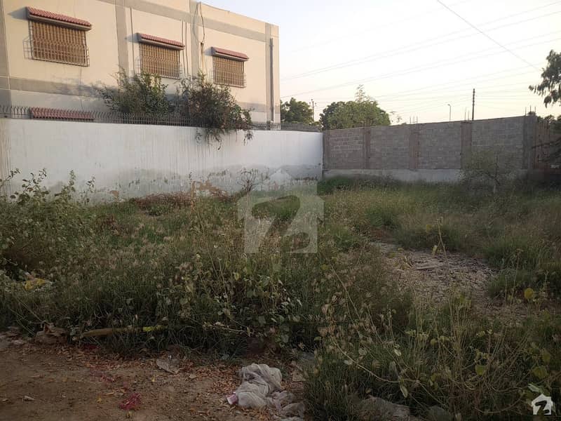 Corner Plot In Hadiabad Society