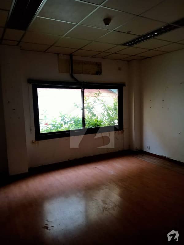 2000 Sq Yards Bungalow For Commercial Use Ready To Move Condition Near Shara E Faisal Best For Commercial Use