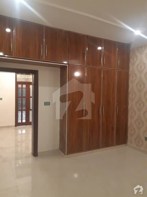 بحریہ ٹاؤن جینیپر بلاک بحریہ ٹاؤن سیکٹر سی بحریہ ٹاؤن لاہور میں 5 کمروں کا 10 مرلہ مکان 2.4 کروڑ میں برائے فروخت۔