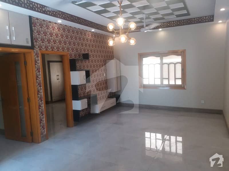 باتھ آئی لینڈ کراچی میں 4 کمروں کا 11 مرلہ مکان 7 کروڑ میں برائے فروخت۔
