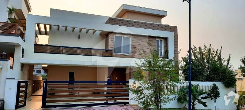 Exotic 1kanal Luxury Double Storey House Superb Highted Location Top Quality Construction