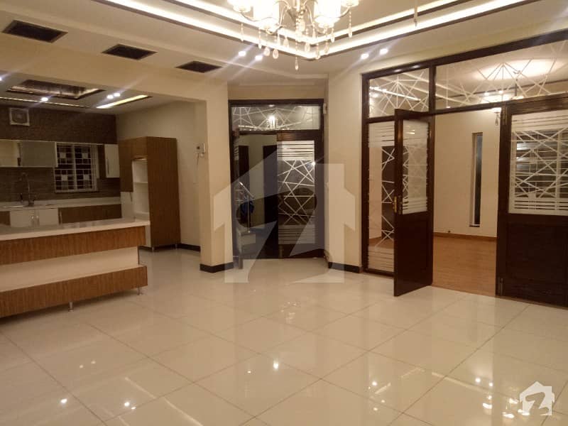 بحریہ ٹاؤن جاسمین بلاک بحریہ ٹاؤن سیکٹر سی بحریہ ٹاؤن لاہور میں 5 کمروں کا 10 مرلہ مکان 72 ہزار میں کرایہ پر دستیاب ہے۔