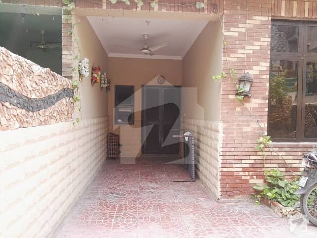 گلشن علی کالونی کینٹ لاہور میں 3 کمروں کا 8 مرلہ مکان 1.45 کروڑ میں برائے فروخت۔