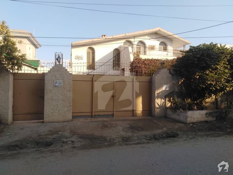 House Of 2 Kanal In Hayatabad Is Available