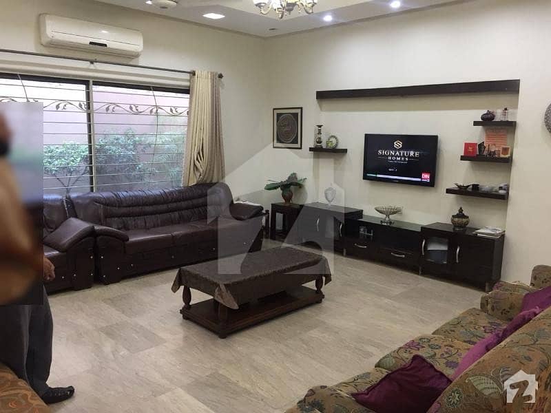 پی سی ایس آئی آر ہاؤسنگ سکیم لاہور میں 5 کمروں کا 1 کنال مکان 3.5 کروڑ میں برائے فروخت۔
