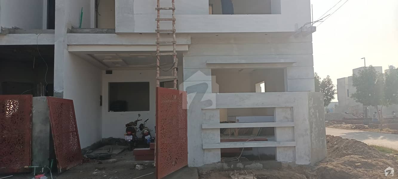 1125  Square Feet Corner House Ideally Situated In Multan Public School Road