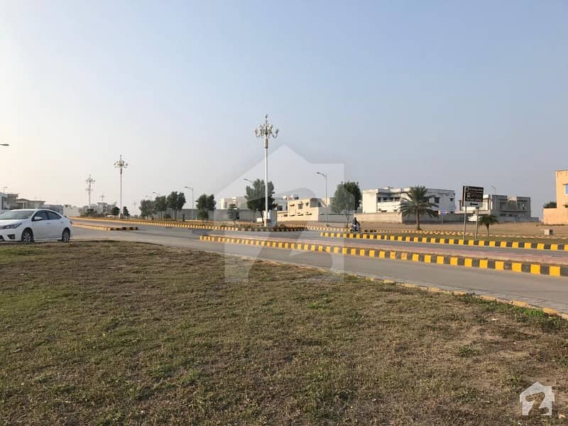 8 Marla Commercial Plot Available For Sale