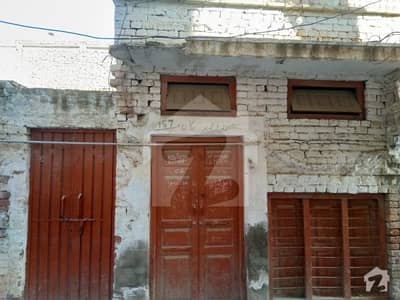 قائدِ اعظم روڈ ڈیرہ غازی خان میں 4 کمروں کا 5 مرلہ مکان 70 لاکھ میں برائے فروخت۔