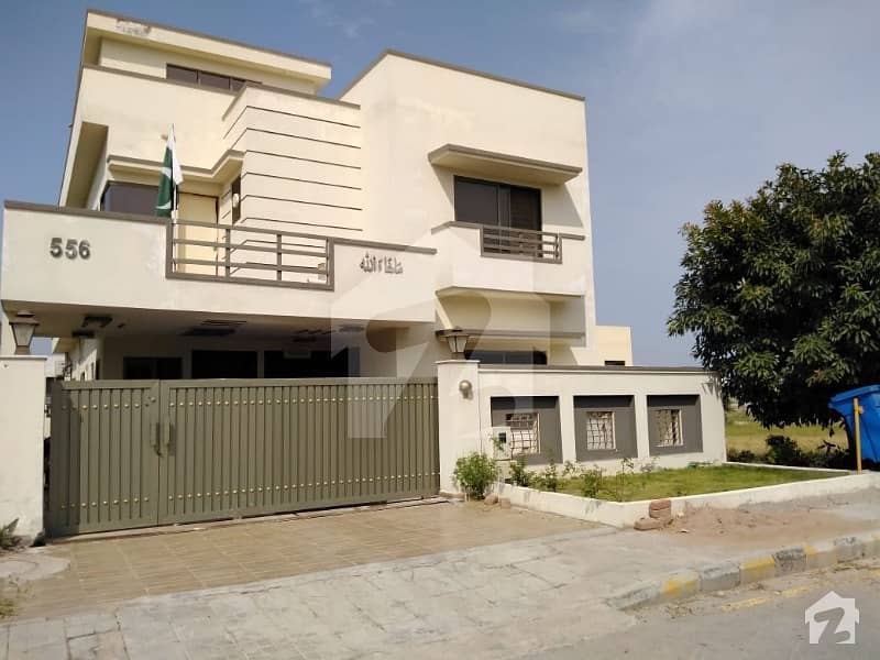 بحریہ ٹاؤن فیز 8 بحریہ ٹاؤن راولپنڈی راولپنڈی میں 5 کمروں کا 10 مرلہ مکان 1.95 کروڑ میں برائے فروخت۔
