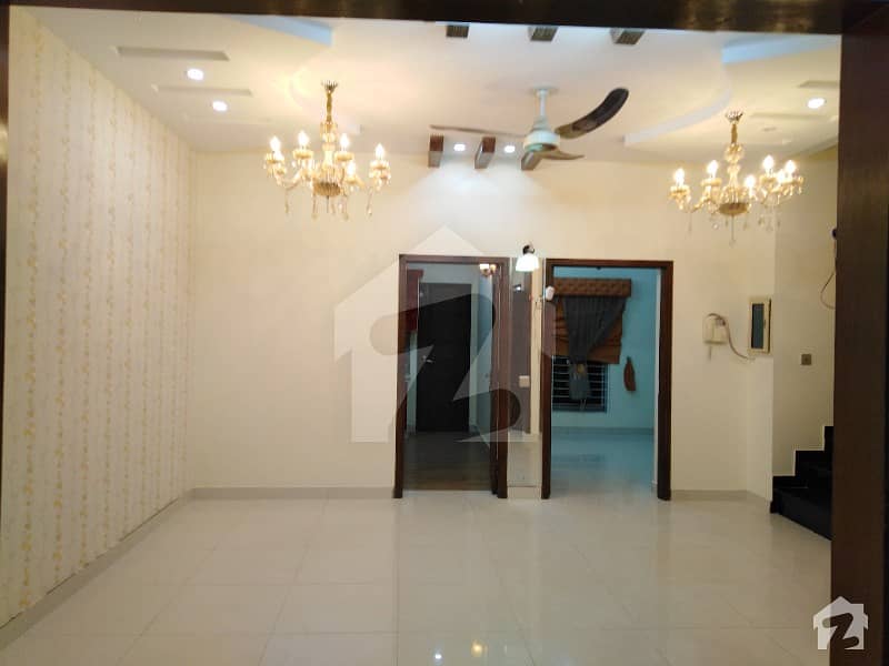 بحریہ ٹاؤن ۔ بلاک ای ای بحریہ ٹاؤن سیکٹرڈی بحریہ ٹاؤن لاہور میں 3 کمروں کا 5 مرلہ مکان 1.25 کروڑ میں برائے فروخت۔