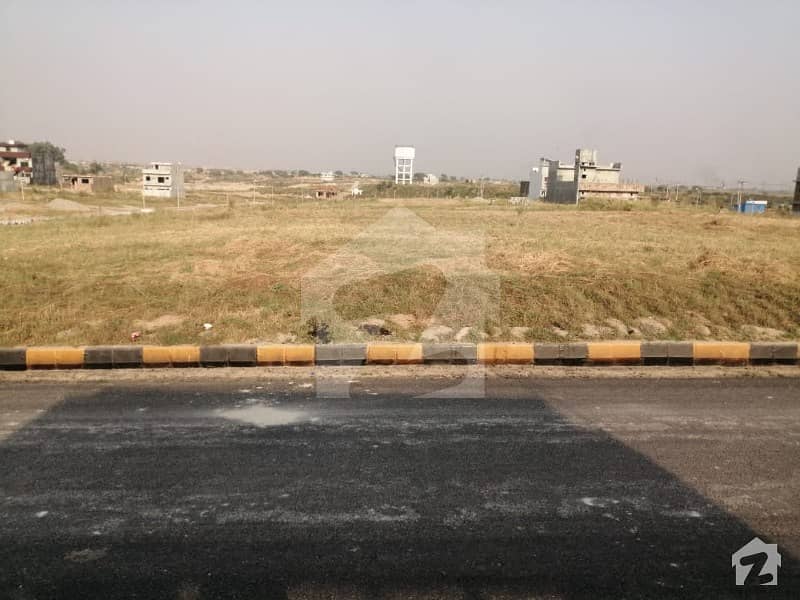 Main Boulevard Plot Is Available For Sale In University Town - Block D