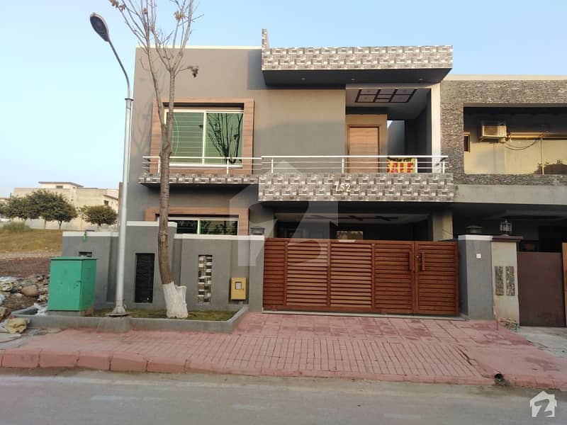 بحریہ ٹاؤن فیز 7 بحریہ ٹاؤن راولپنڈی راولپنڈی میں 5 کمروں کا 10 مرلہ مکان 2.6 کروڑ میں برائے فروخت۔