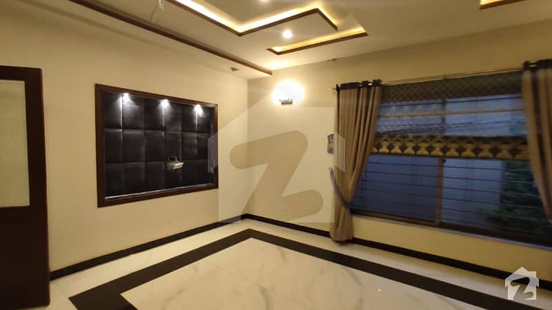 جوہر ٹاؤن فیز 2 جوہر ٹاؤن لاہور میں 5 کمروں کا 10 مرلہ مکان 2.75 کروڑ میں برائے فروخت۔