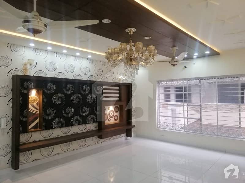 1 Kanal House Available In Ee Block Sector D Bahria Town Lahore