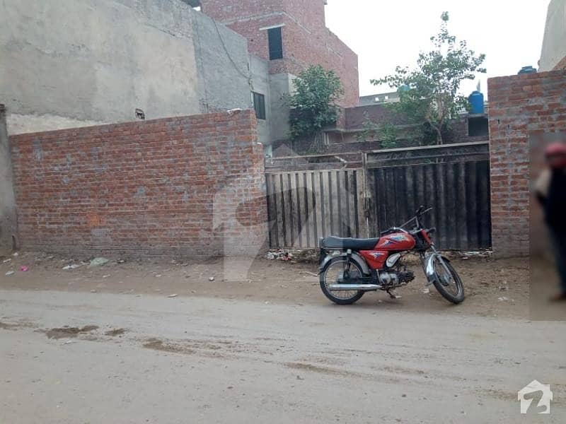امینہ پارک لاہور میں 9 مرلہ رہائشی پلاٹ 1.25 کروڑ میں برائے فروخت۔