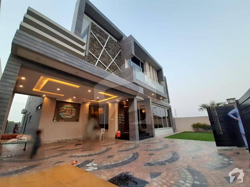 1 Kanal Mazhar Munir Design Outclass Bungalow For Sale Near Main Road In Statelife