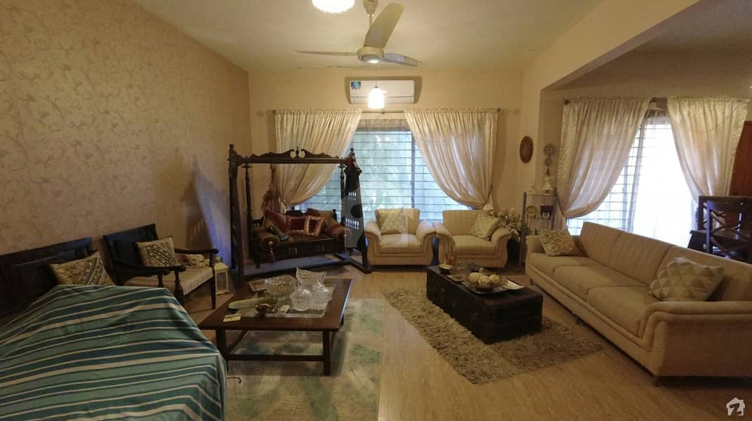 سِی ویو اپارٹمنٹس کراچی میں 3 کمروں کا 12 مرلہ فلیٹ 3.6 کروڑ میں برائے فروخت۔