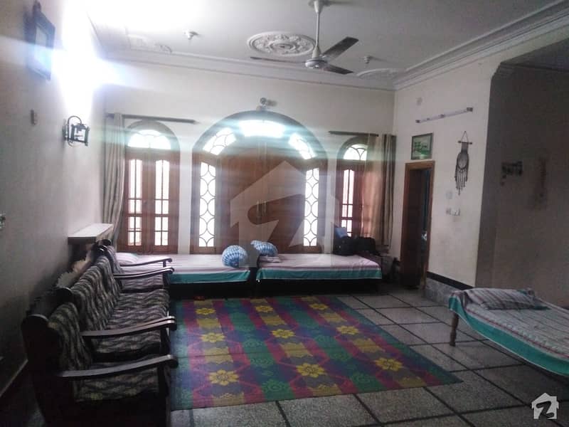 حیات آباد فیز 7 - ای6 حیات آباد فیز 7 حیات آباد پشاور میں 7 کمروں کا 10 مرلہ مکان 85 ہزار میں کرایہ پر دستیاب ہے۔