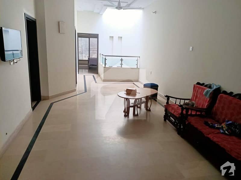 کیولری ایکسٹینشن لاہور میں 4 کمروں کا 10 مرلہ مکان 70 ہزار میں کرایہ پر دستیاب ہے۔