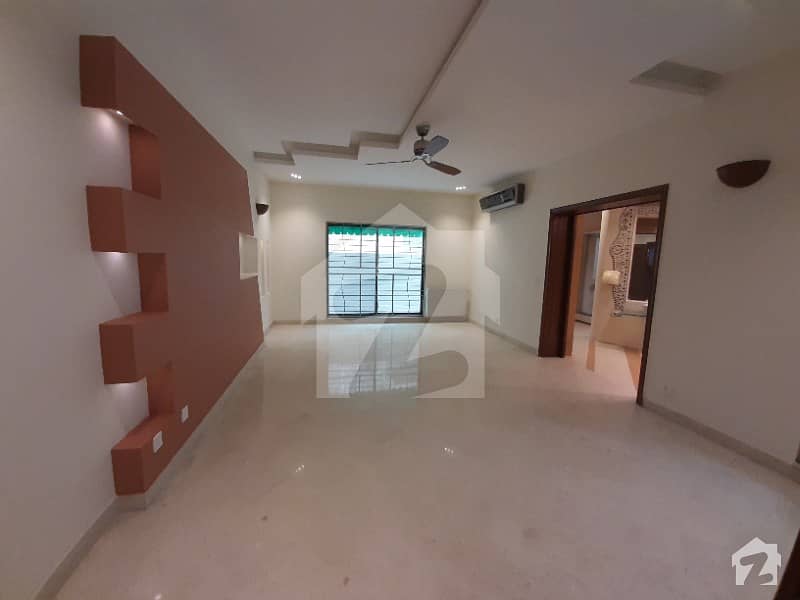 ڈی ایچ اے فیز 2 ڈیفنس (ڈی ایچ اے) لاہور میں 5 کمروں کا 2 کنال مکان 9.75 کروڑ میں برائے فروخت۔