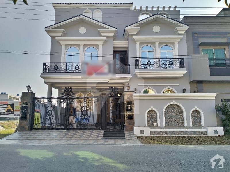 واپڈا ٹاؤن لاہور میں 6 کمروں کا 10 مرلہ مکان 3.75 کروڑ میں برائے فروخت۔