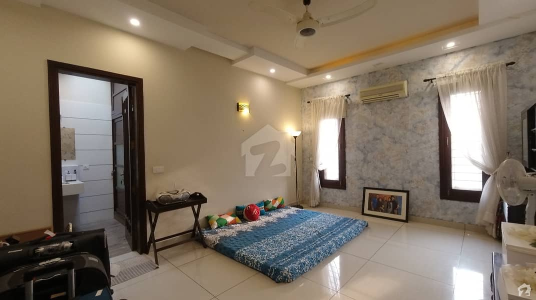 6 Bedrooms Bungalow Is Available For Rent