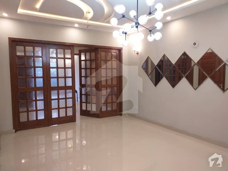 آرکیٹیکٹس انجنیئرز ہاؤسنگ سوسائٹی لاہور میں 5 کمروں کا 10 مرلہ مکان 2.5 کروڑ میں برائے فروخت۔