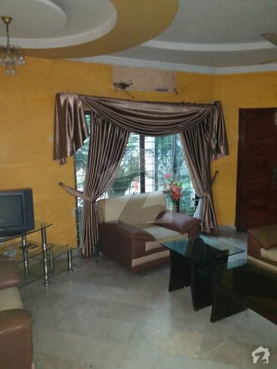 این ایف سی 1 - بلاک ڈی (ایس ای) این ایف سی 1 لاہور میں 8 کمروں کا 2 کنال مکان 6 کروڑ میں برائے فروخت۔