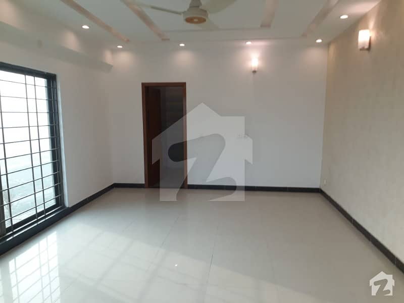 Brand New Luxury 1 Kanal 3 Bed Penthouse For Rent In Askari 11 Ideal Location