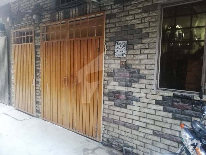 اعوان ٹاؤن لاہور میں 6 کمروں کا 2 مرلہ مکان 61 لاکھ میں برائے فروخت۔