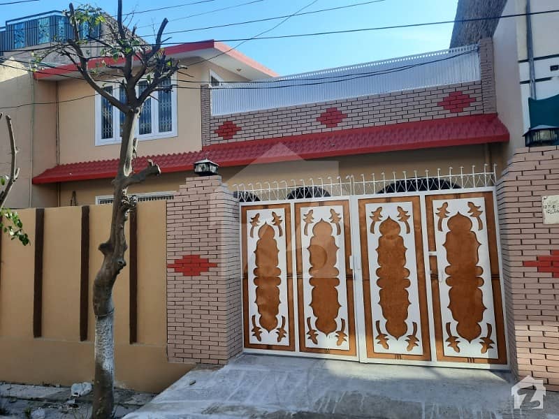 پولیس کالونی پشاور میں 7 کمروں کا 10 مرلہ مکان 2.6 کروڑ میں برائے فروخت۔