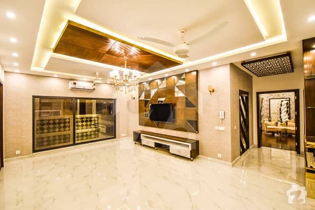 House Of 9000  Square Feet Available In Model Town